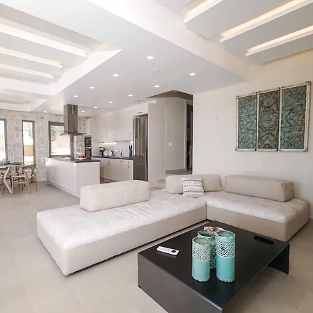 Pangea Kalli * Трапезаки